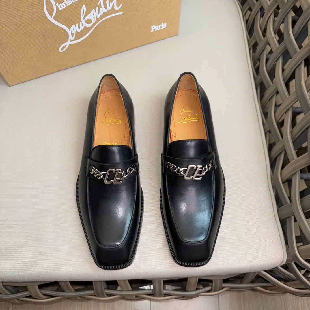 [CL red-soled shoes] Top P: 1020💰 Size 39-44 (⚠️38.45.46 custom-made, non-refundable and non-exchangeable) 🆑High-end men's business formal leather shoes, classic red-soled shoes | Fabric: Original imported first-layer cowhide, iconic rivet decoration | Lining: water-dyed cowhide lining Outsole: red cowhide outsole imported from Italy Brand: Christia*.Loubouti* 🆑 High-end men's business dress shoes | classic red soled shoes | Upper: original imported first layer cowhide iconic rivet decoration | Linning: Water dyed cow skin inner Outsole: red cowhide outsole imported from Italy Size: 39-44 (38.45.46 customized) Brand: Christia*.Loubouti*